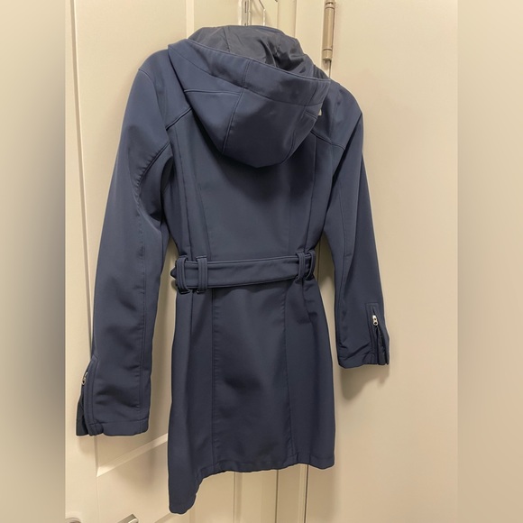 Ladies knee length blue The North Face coat with belt - Picture 2 of 6